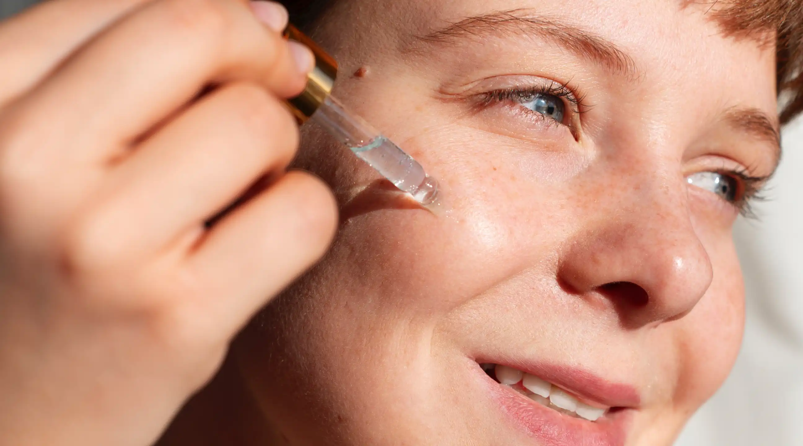 Witaminy przeciw przebarwieniom: sekret równomiernego kolorytu skóry - img-3 - Blog Perli Helsa